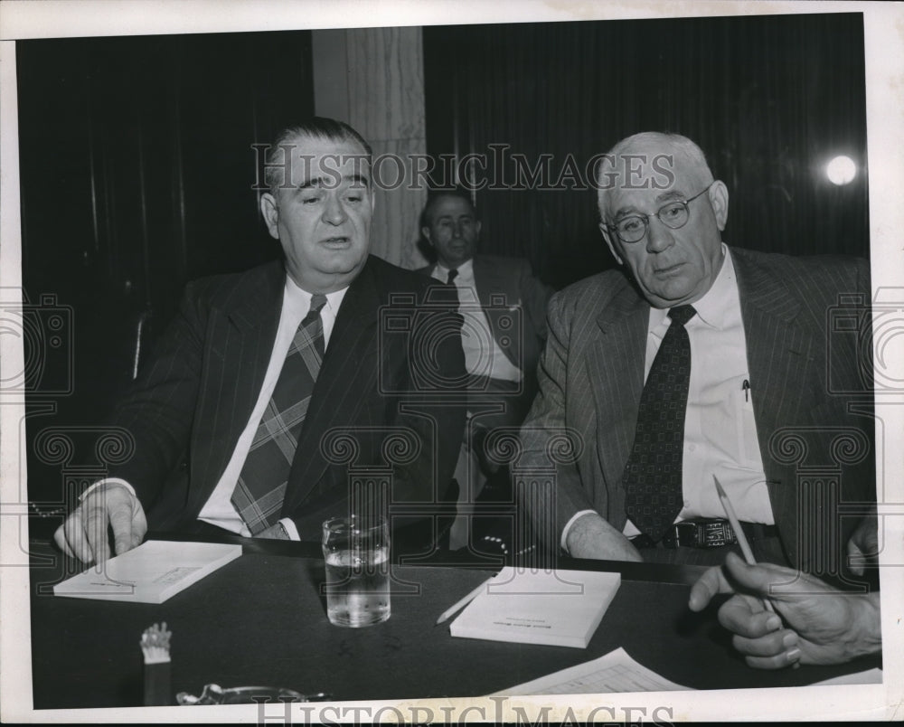 1952 Press Photo Wash DC Drexell Watson of Commodity Credit &amp; Wm McArthur- Historic Images