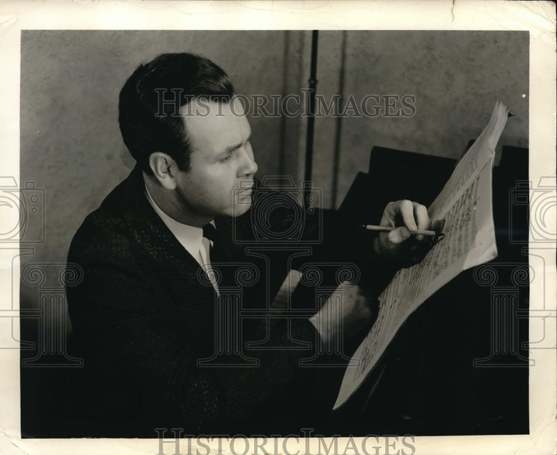 Load image into Gallery viewer, 1941 Media Photo Valterr Poole conductor of Michigan Orchestra
