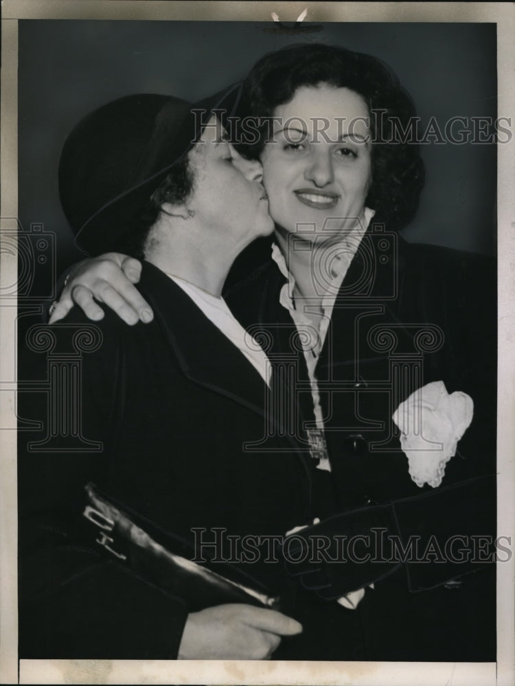 1939 Press Photo Philadelphia Stella Alfronsi Christine Liberto Acquited Murder