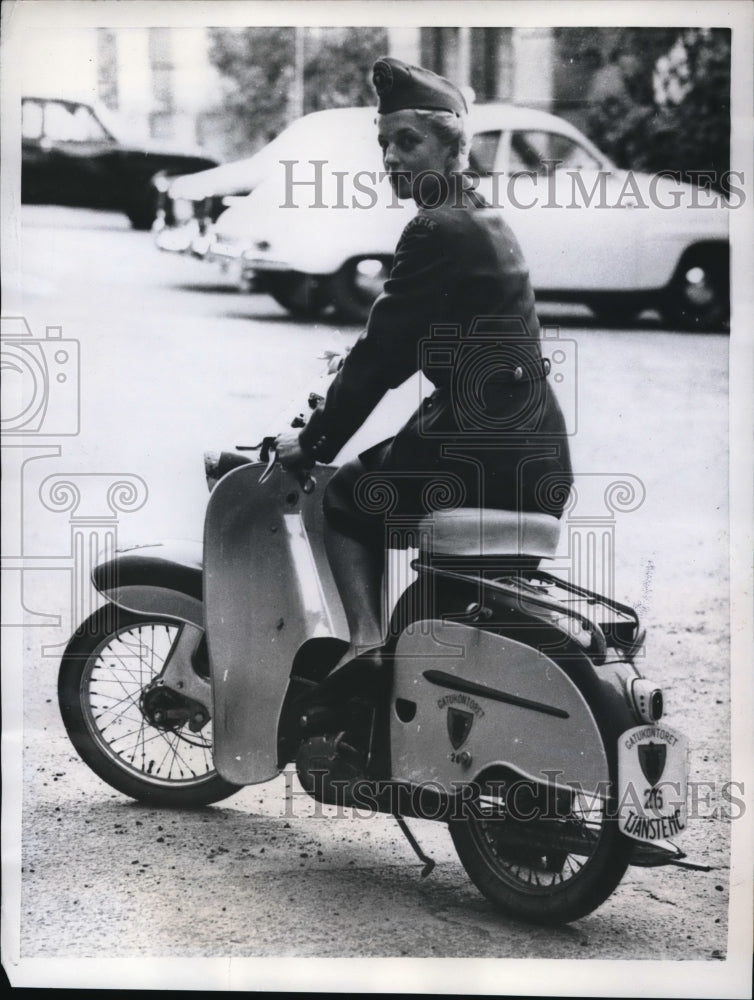 1959 Press Photo Mrs. Ulla Gabrielsson Tests Out The New &quot;Moped&quot;- Historic Images