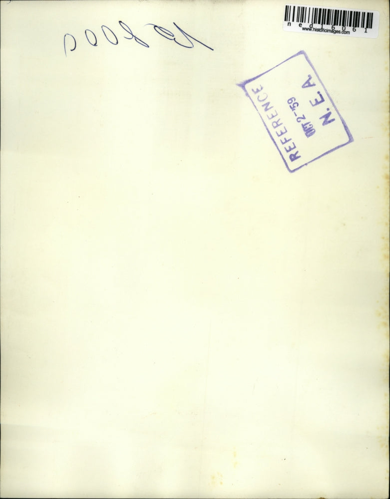 1959 Media Photo Andrea Taylor Shows Off His Muscles To Miss Kim Raiti