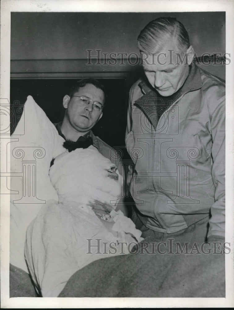 Load image into Gallery viewer, 1944 Media Photo Rev. Hobson and the Bishop of Southern Ohio visits patient
