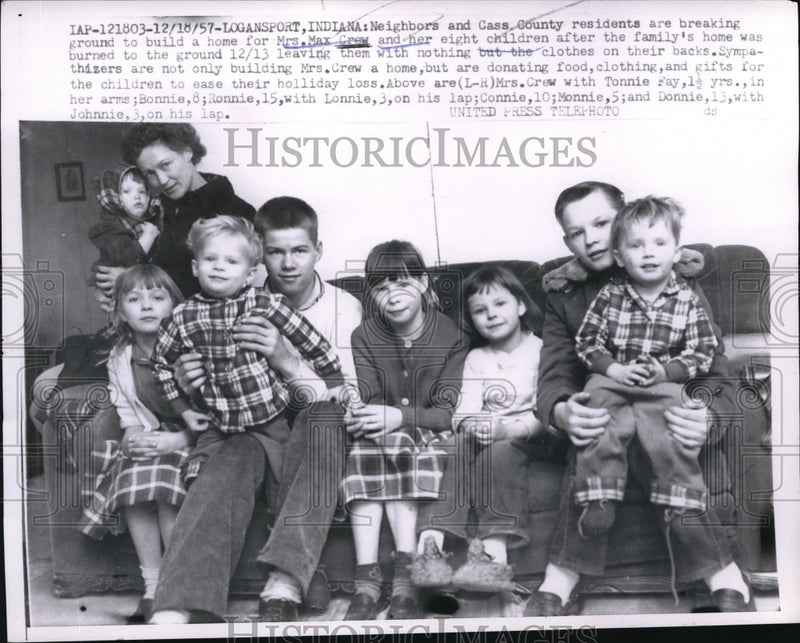 Load image into Gallery viewer, 1958 Media Photo Logansport Ind Mrs Max Crew &amp; 8 children after home burned
