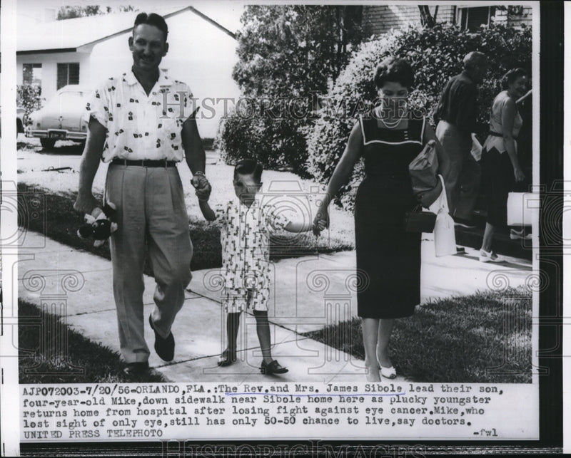 Load image into Gallery viewer, 1956 Media Photo Chicago Rev &amp; Nrs James Sibole &amp; son Mike age 4
