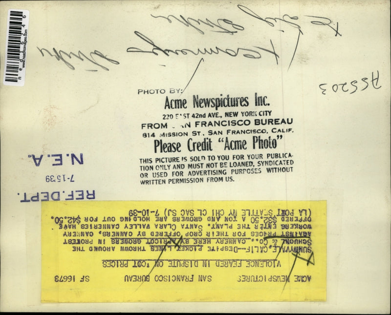 Load image into Gallery viewer, 1939 Media Photo Picket lines thrown around Schuckl &amp; Co. by Apricot Growers
