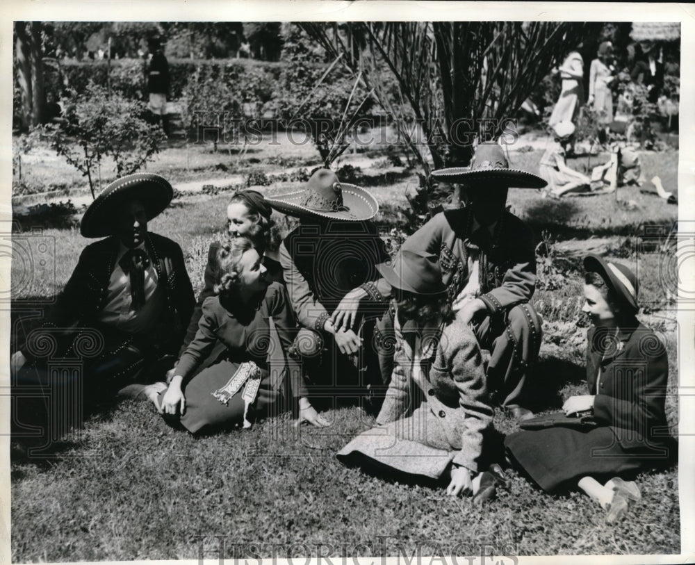 1940 Press Photo Stephens College Mo girls in MexicoG Adams, N Jenacroom- Historic Images