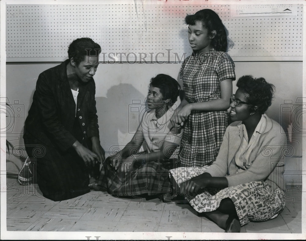 1962 Press Photo Cleveland Action singing group Mrs J Reeder, R Brown