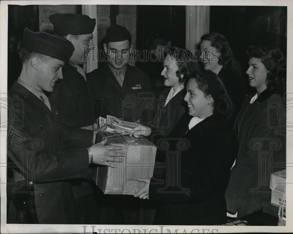 1945 Media Photo Corp Leo Dye, Pfc Neil Boyer,Cpl Rbt Scott,D Osborn