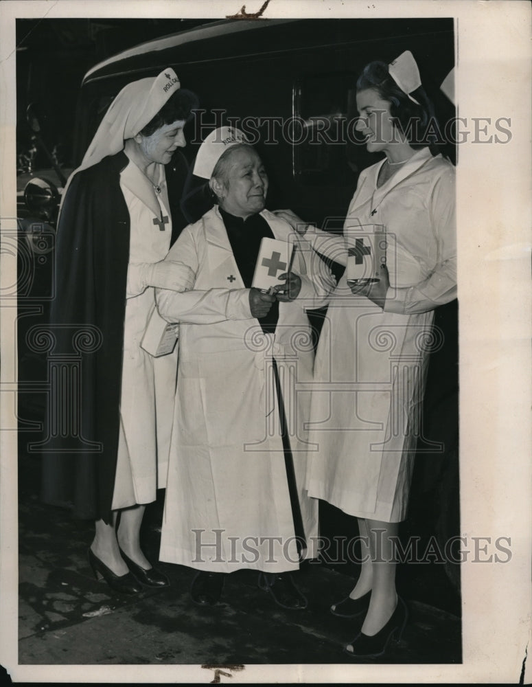 1940 Media Photo Red Cross Mrs Berthe Jackson, Mrs Shing Kee Low & M Sweeney