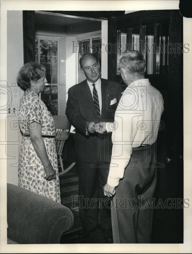 Load image into Gallery viewer, 1956 Media Photo Adlai Stevenson Set Out On A Doorbell Ringing Project
