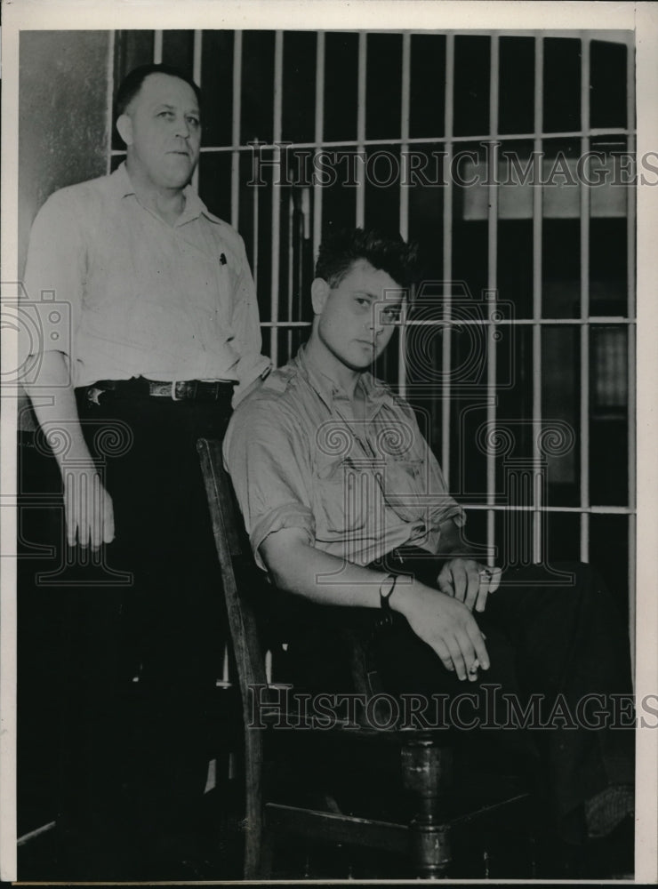 Load image into Gallery viewer, 1937 Press Photo Sheriff Ira Syck, Austin NN with murderer Clarence Anderson
