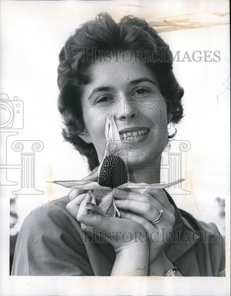 Load image into Gallery viewer, 1960 Media Photo Virginia Spencer holding strawberry popcorn
