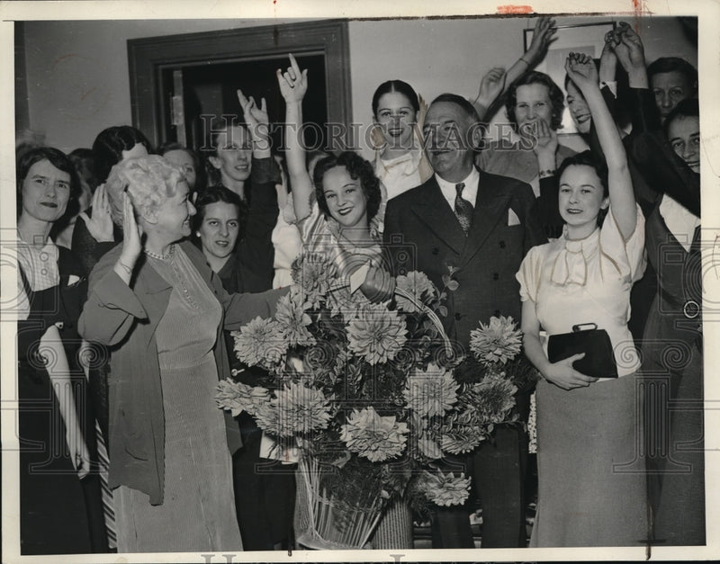 Load image into Gallery viewer, 1934 Media Photo Johnson receiving flowers
