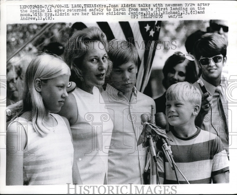 Load image into Gallery viewer, 1969 Media Photo El Lago, TX Joan Aldrin talking to news
