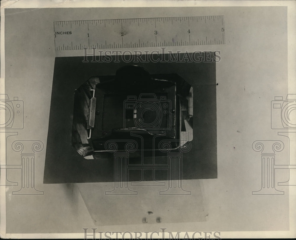 1928 Press Photo Reed Indicator, Radio Aircraft Beacon Placed In Airplane Panel.