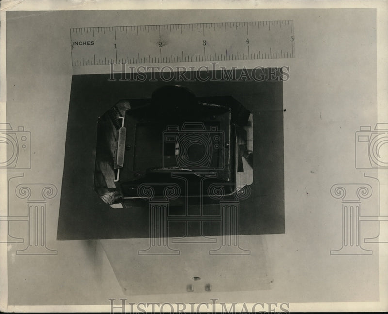 Load image into Gallery viewer, 1928 Press Photo Reed Indicator, Radio Aircraft Beacon Placed In Airplane Panel.
