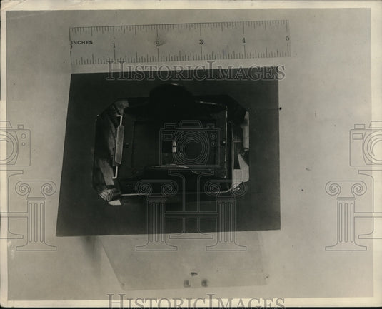 1928 Press Photo Reed Indicator, Radio Aircraft Beacon Placed In Airplane Panel.