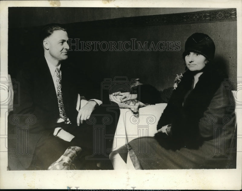 Load image into Gallery viewer, 1928 Media Photo Bailey Manning with wife

