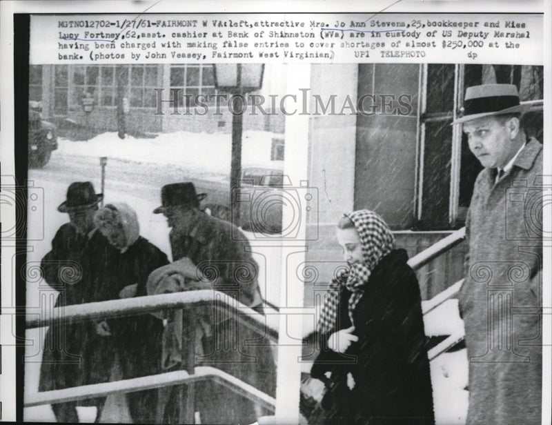 Load image into Gallery viewer, 1961 Media Photo Fairmont, VA Mrs Jo Ann Stevens, Lucy Fortney - ned16571
