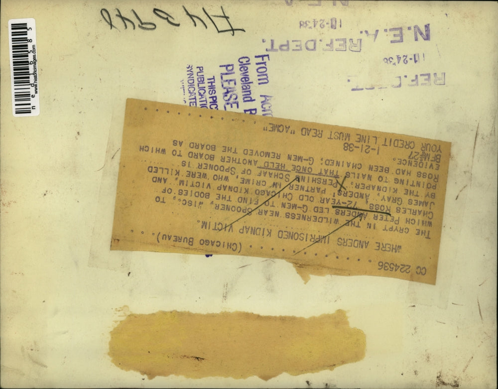 1938 Press Photo Pershing Schaaf pointing to nails - ned16585