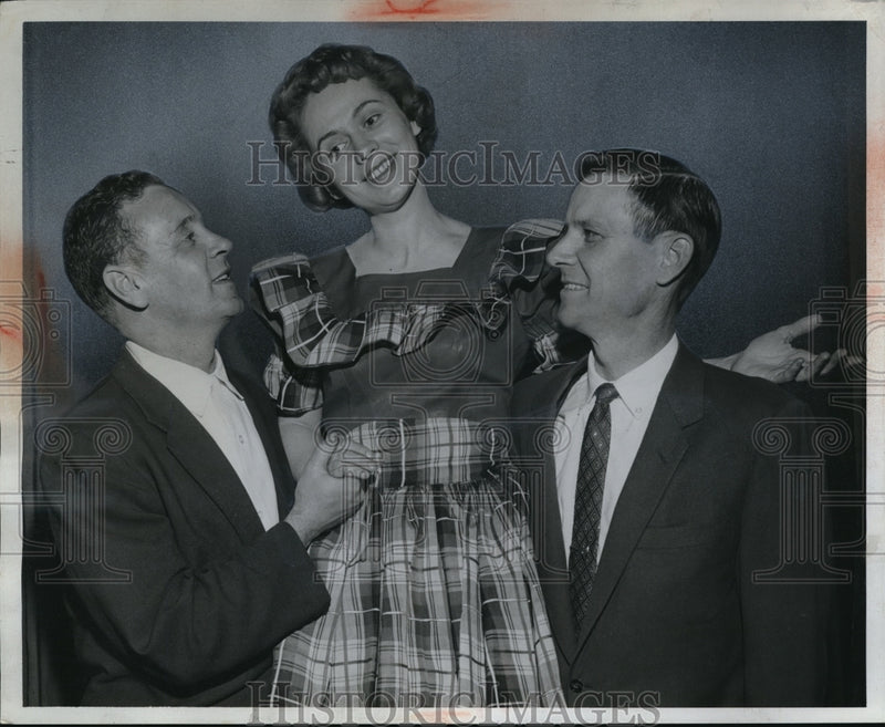 Load image into Gallery viewer, 1962 Media Photo Charles Travis, Mary Lou Hayes, and Bob Wolf
