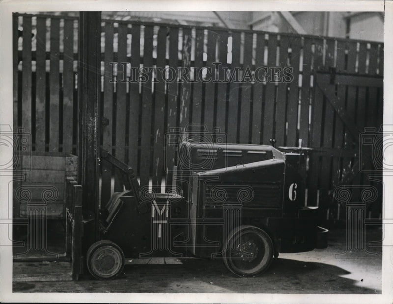 Load image into Gallery viewer, 1938 Media Photo Jitneys use to load cargo from train-to-warehouse-to-ship
