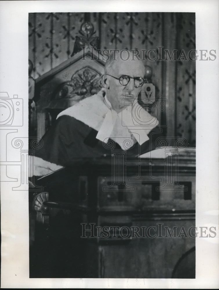 1946 Press Photo Ottowa, Canada Robert Taschereau ruling