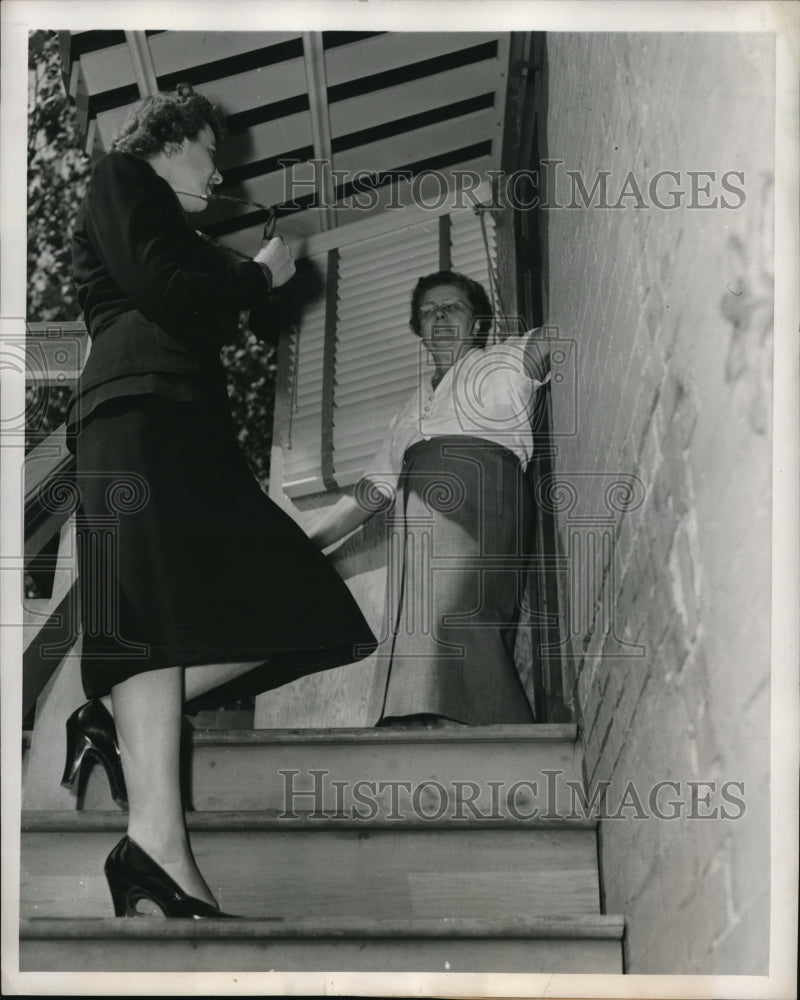 1949 Press Photo Mrs Samuel Talxs and Mrs R Gruenseelder at