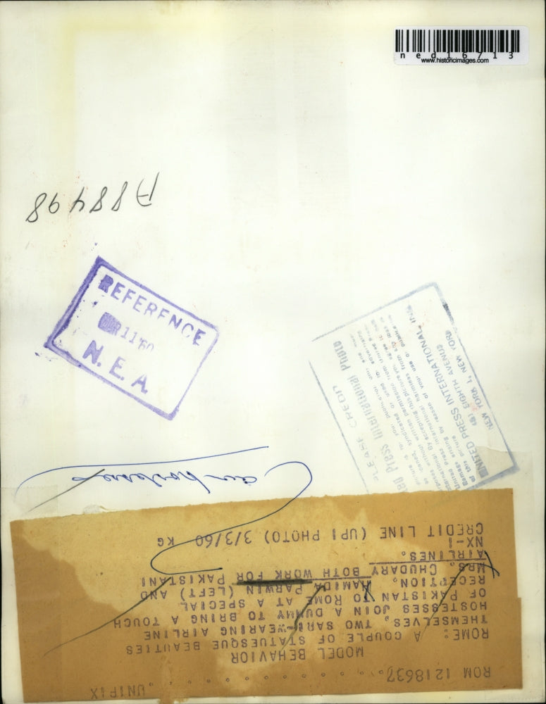 1960 Press Photo Rome Hamida Parwin and Mrs Chudray Modeling with manakin