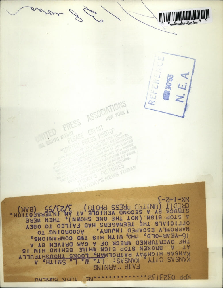 Load image into Gallery viewer, 1955 Press Photo Kansas City Kansas Lt W L Smith a Kansas Highway Patrolman
