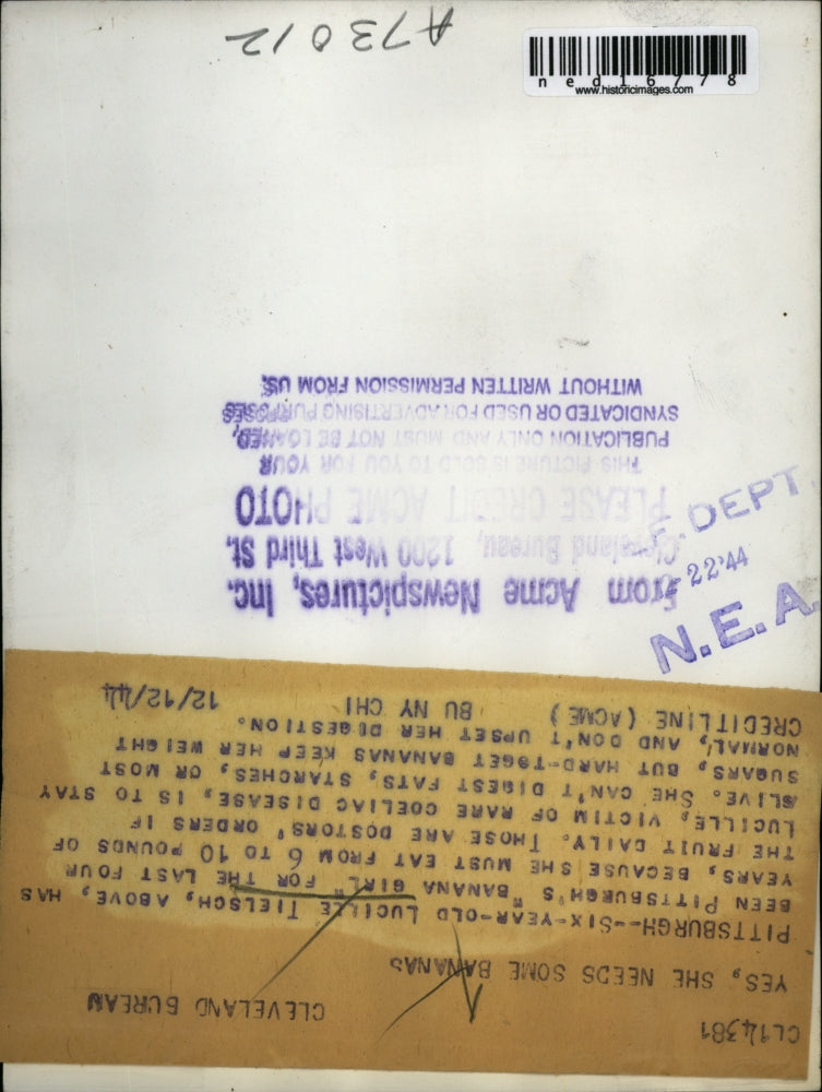 1944 Press Photo Pittsburgh Pa Lucille Tielsch age 6 with bananas