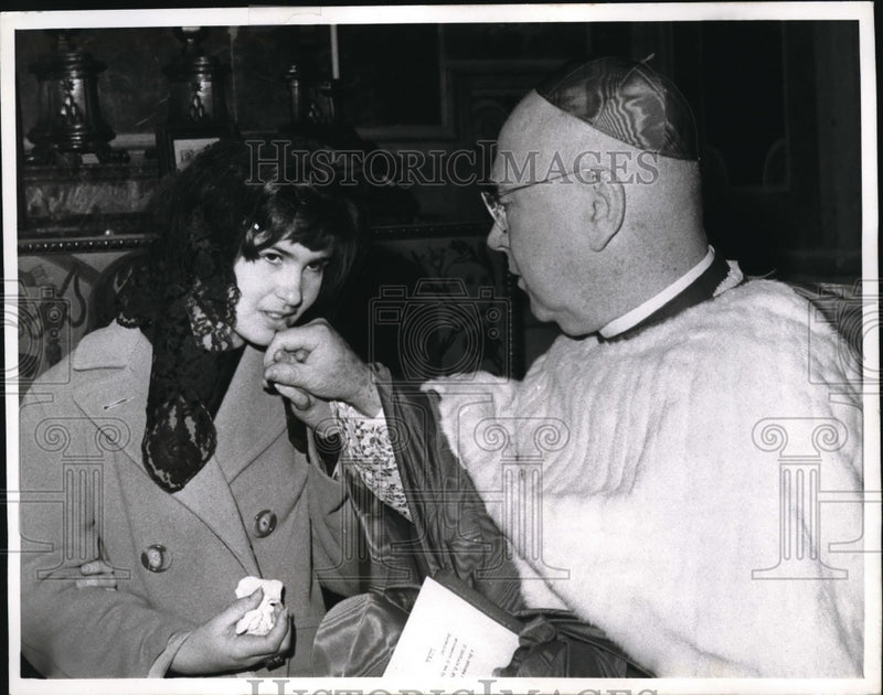 Load image into Gallery viewer, 1963 Press Photo Vatican City Ann T O'Neill &amp; Francis Cardinal Spellman of NY
