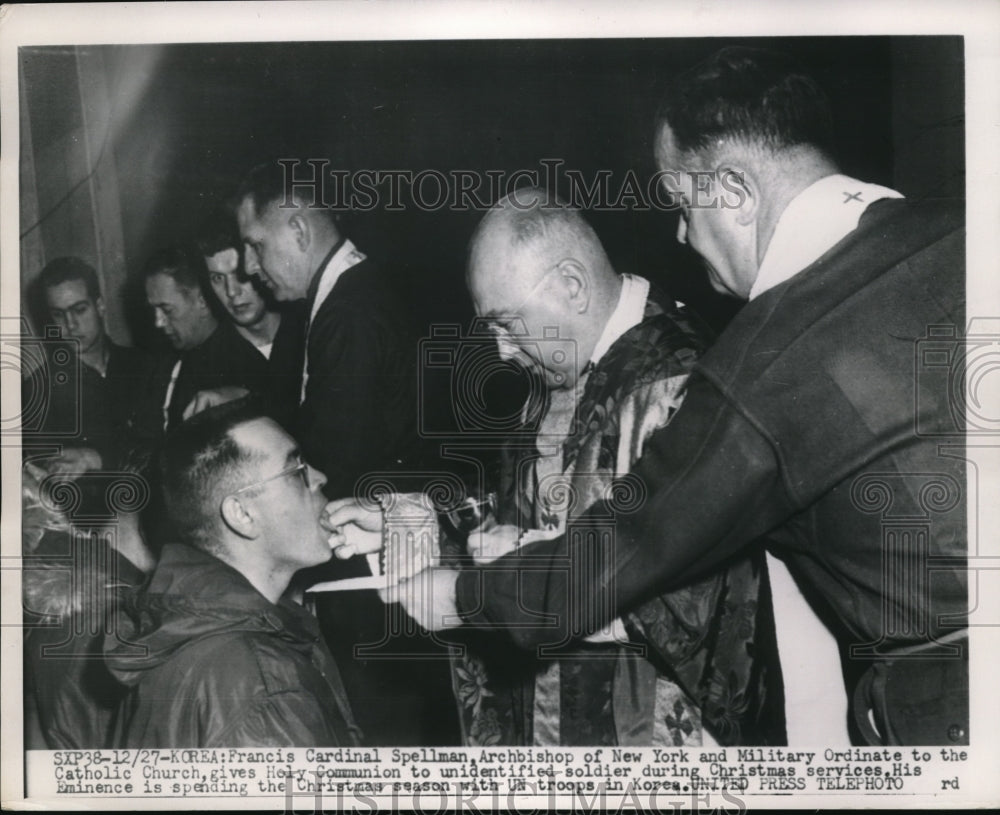 1953 Press Photo NYC Francis Cardinal Spellman give Communion to soldier