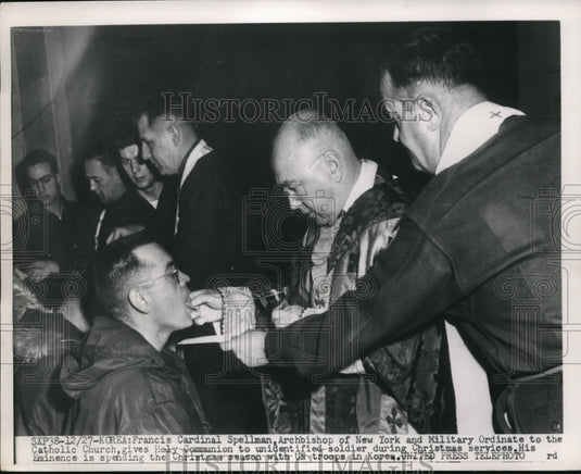 1953 Press Photo NYC Francis Cardinal Spellman give Communion to soldier