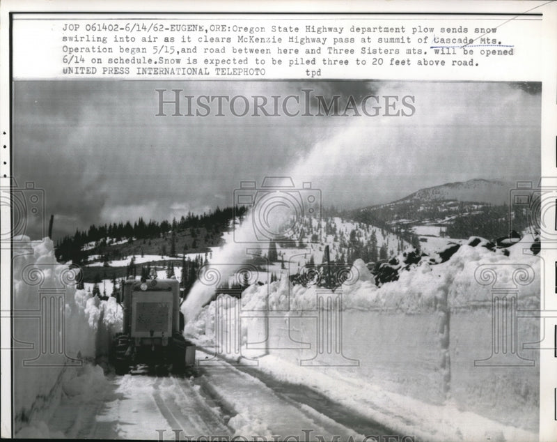 Load image into Gallery viewer, 1962 Press Photo Eugene Oregon snowplow on McKenzie Highway in Cascades
