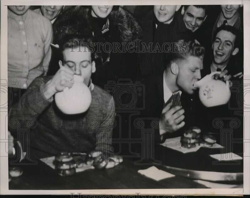 Load image into Gallery viewer, 1937 Press Photo Charles Haag,Frank Smith in donut eating contest at Ohio Univ
