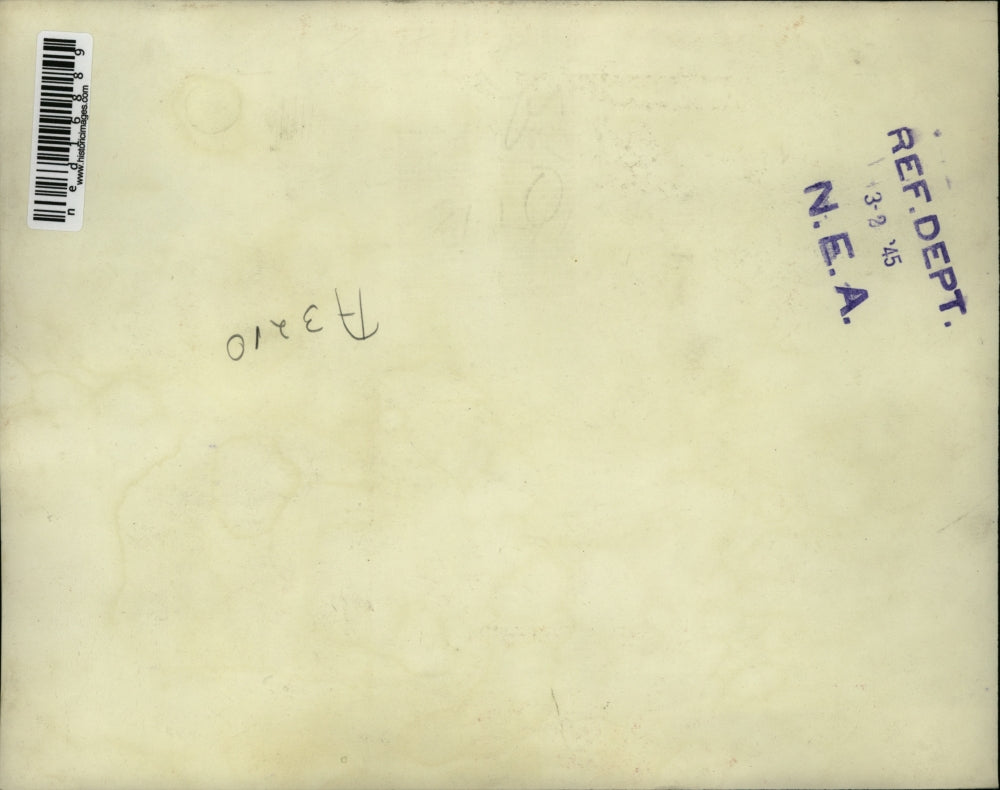 1945 Press Photo Coast Guardsmen remove one of 20 families forced to evacuate