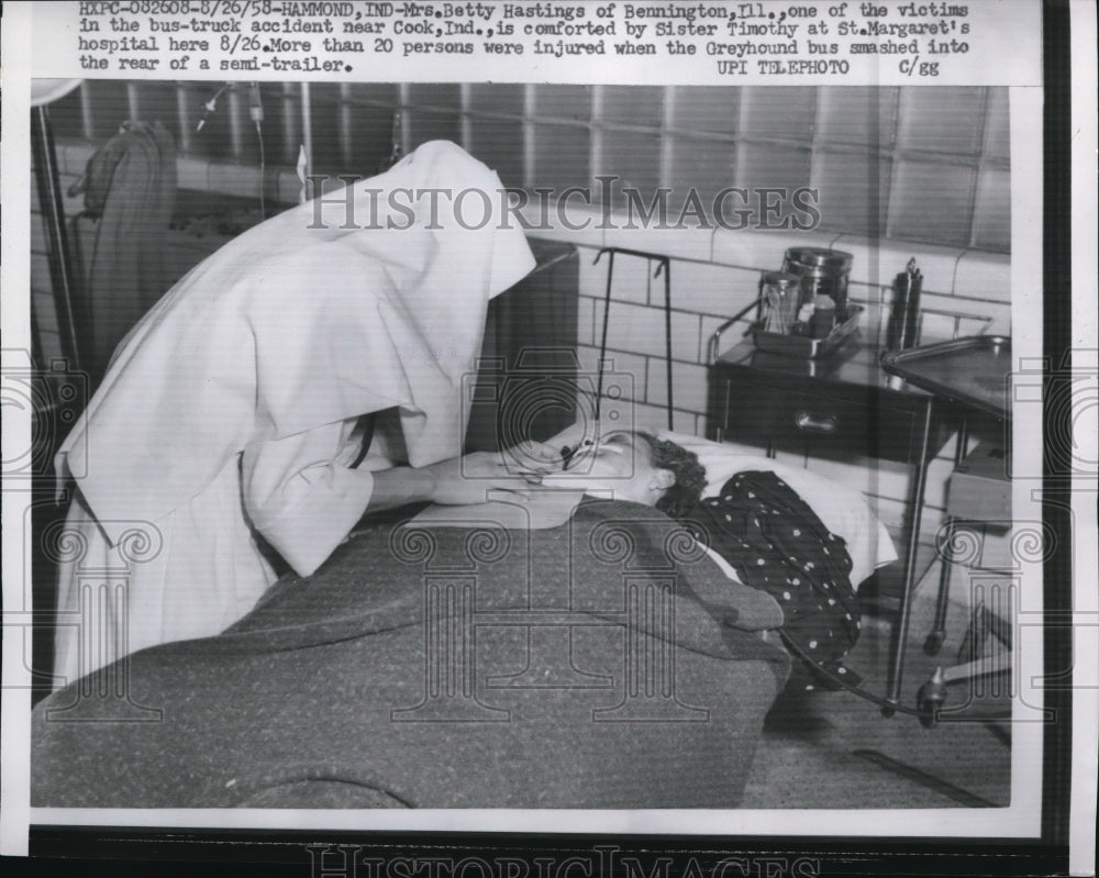 1958 Press Photo Hammond IndMr sB Hastings victim of auto crash in hospital