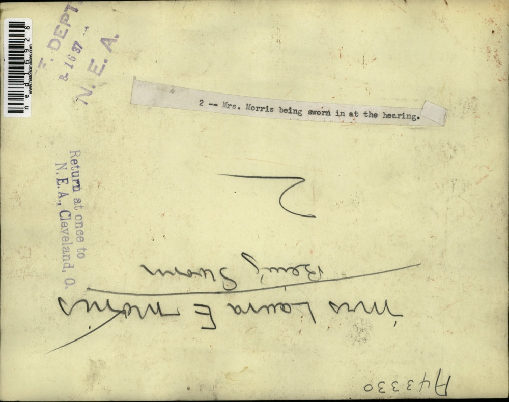 1937 Press Photo Mrs Morris sworn in at hearing