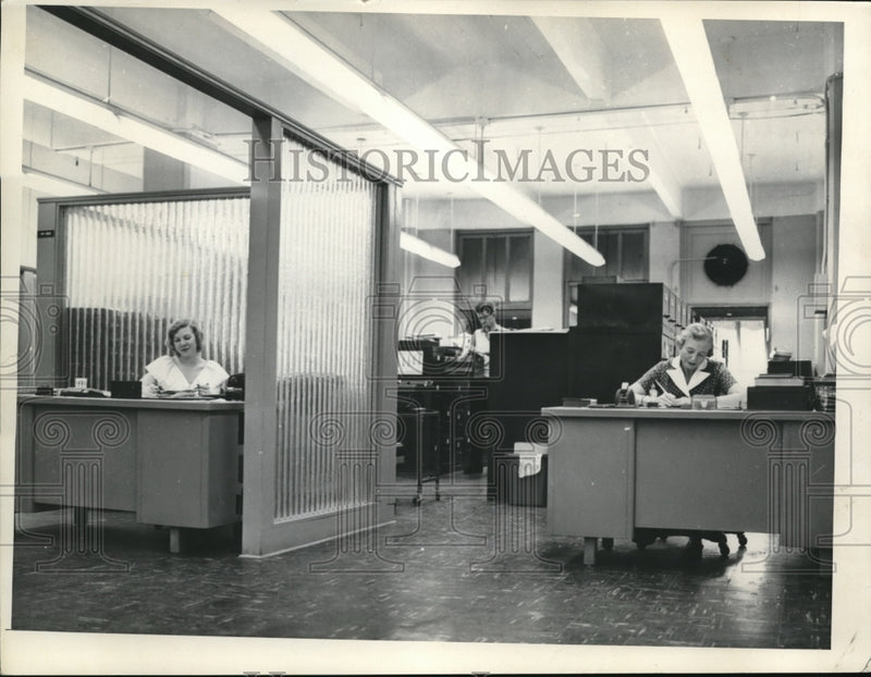 Load image into Gallery viewer, 1955 Press Photo Pat Schakel, Lorraine B Perry, J Redmond librarians
