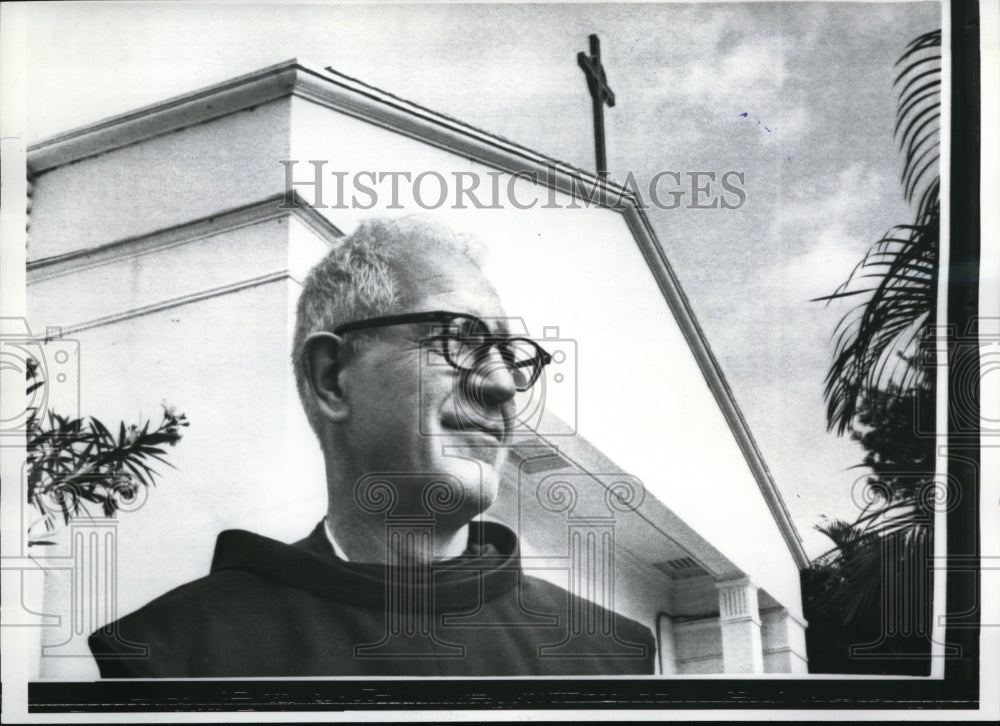 1962 Press Photo Father Eugene Seraphin at St Mary's Hospital chaplain