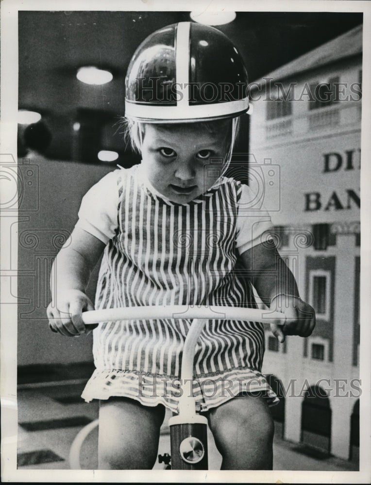 Load image into Gallery viewer, 1961 Press Photo Stockholm Sweden Erika Tovander on tricycle
