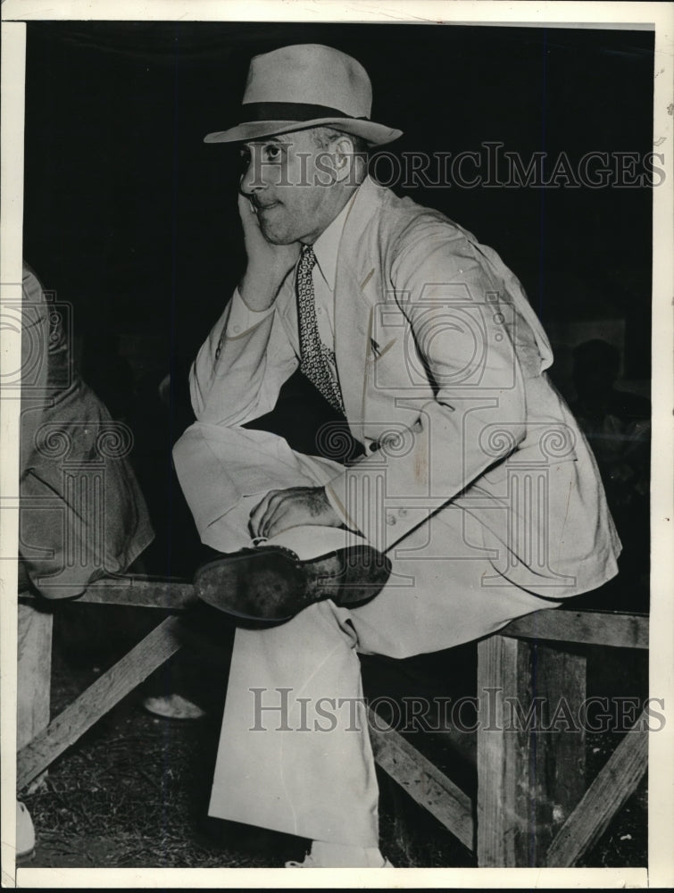 Load image into Gallery viewer, 1937 Press Photo Mr Tubbs in a suit sitting on a railing
