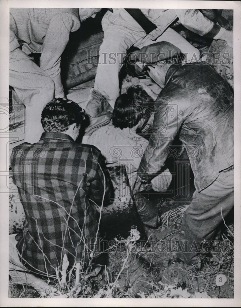 1952 Press Photo A man pulled from a collapsed hole