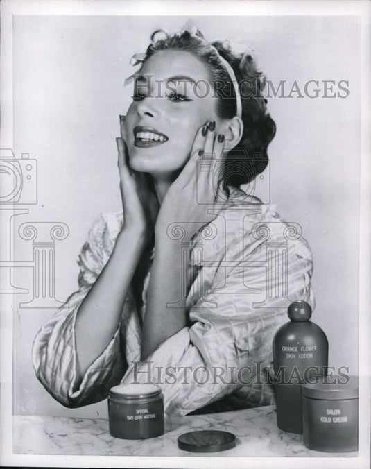 1955 Press Photo Model showing how to take care of her face