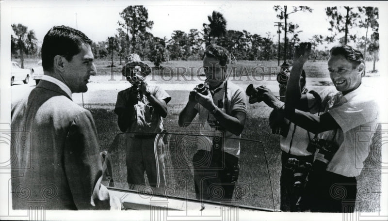 Load image into Gallery viewer, 1967 Press Photo Naples Fla, Dr Carl Coppolino on break at murder trial

