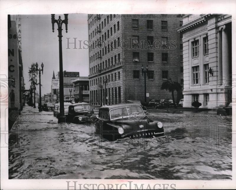 Load image into Gallery viewer, 1952 Press Photo Cars on a flooded road
