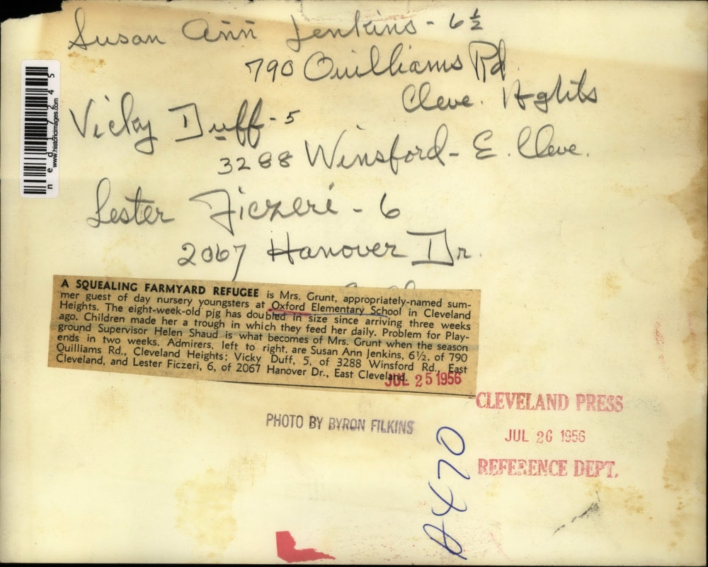 1956 Press Photo Susan Jenkins,Vicky Duff & Lester Ficzeri (L-R) with Mrs. Grunt