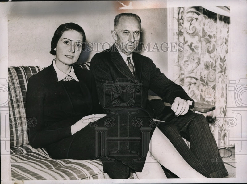 Load image into Gallery viewer, 1937 Press Photo Ira Ashcroft with his bride Ruth Voss married after Mrs Voss
