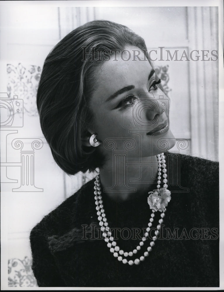 1960 Press Photo Costume pin and cultured pearls - ned17284